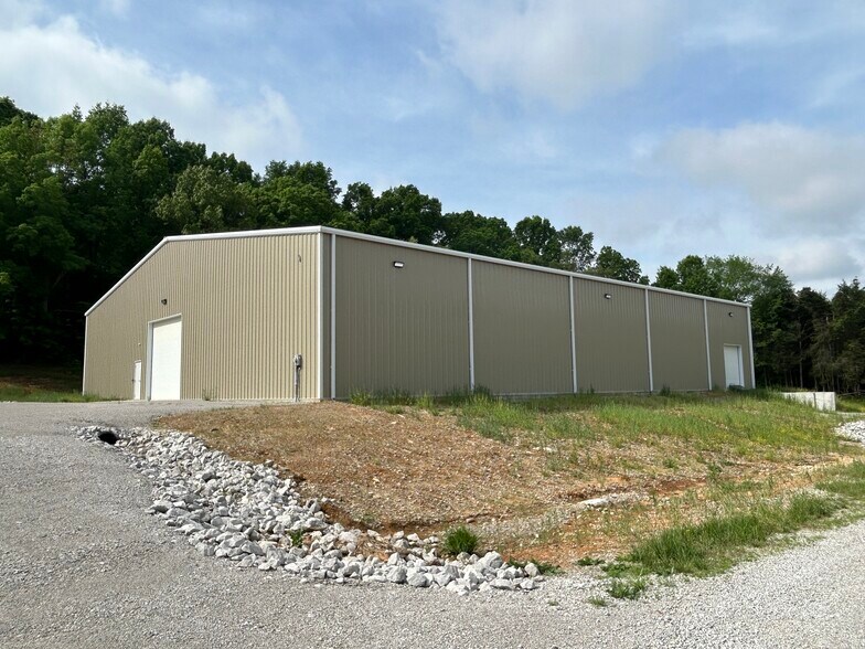 More Photos Of 1206 Nashville St, Russellville Warehouse For Lease