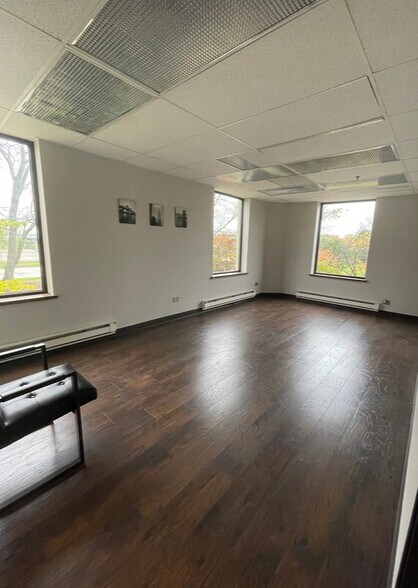 More Photos Of 2560 Foxfield Rd, St Charles Office For Lease