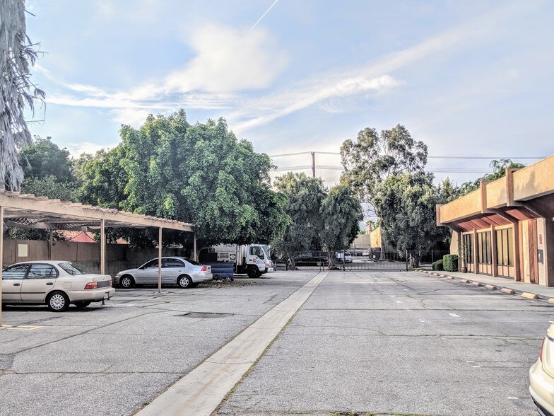 More Photos Of 22024 Lassen St, Chatsworth Office For Sale