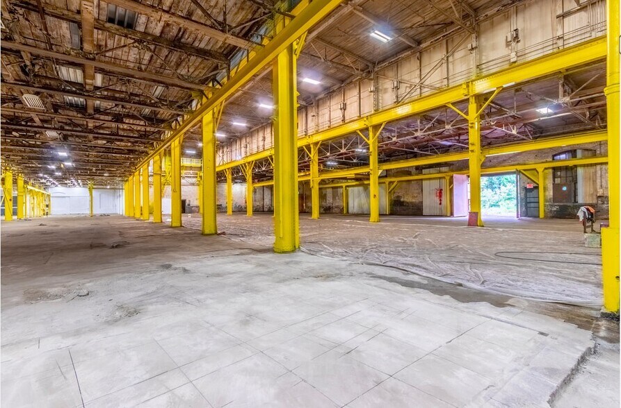 More Photos Of 1 Westinghouse Plz, Hyde Park Warehouse For Lease