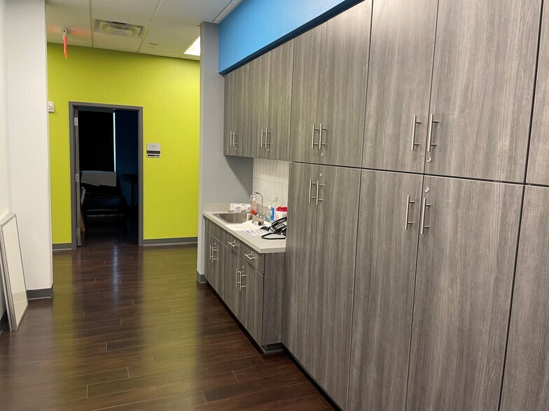 More Photos Of 3187 Paluxy Dr, Tyler Office For Sale