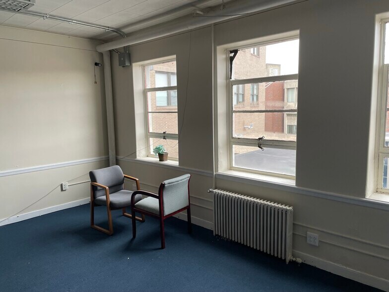 More Photos Of 30-44 East Ave, Pawtucket Storefront Retail Office For Lease