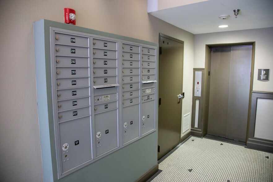 More Photos Of 20 3rd St SW, Winter Haven Storefront Retail Office For Lease