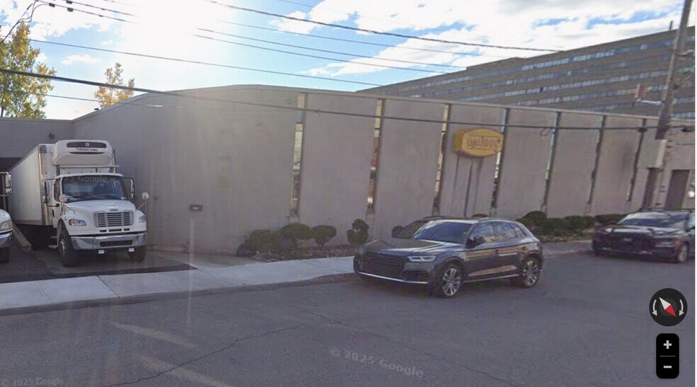 Primary Photo Of 9200 Rue Charles-de-LaTour, Montréal Warehouse For Lease