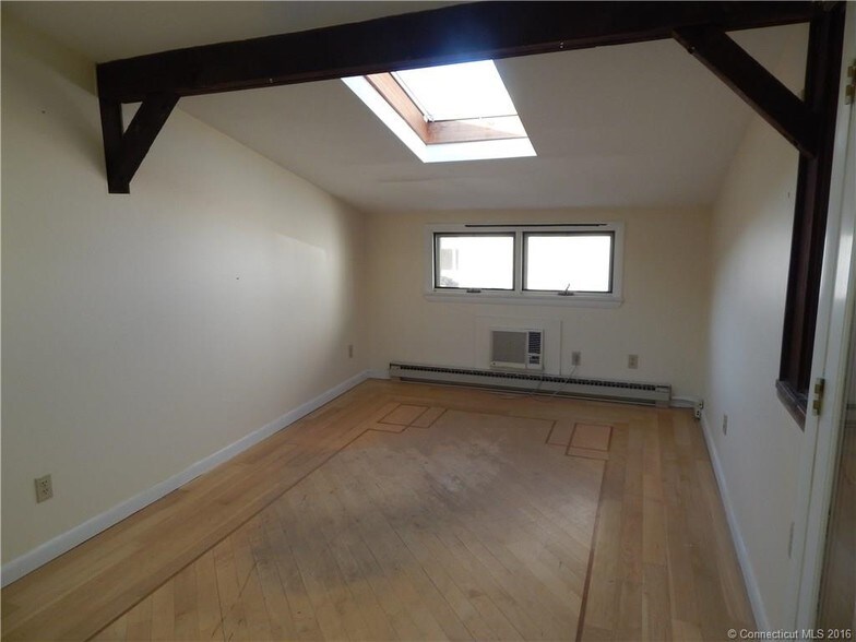 More Photos Of 189-191 Middlesex Ave, Chester Storefront Retail Office For Lease