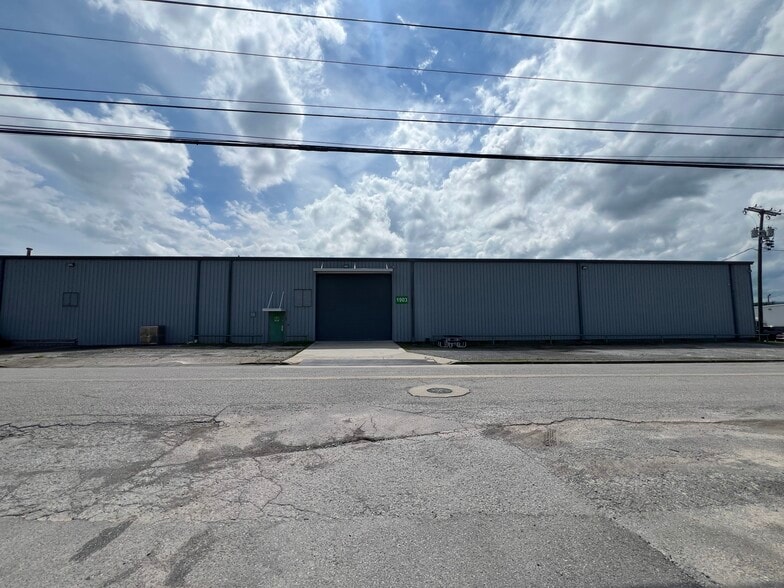 Primary Photo Of 1903 Polymer Dr, Chattanooga Distribution For Lease