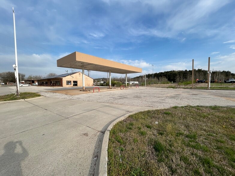 More Photos Of 1621 Marriott Ln, Barnhart General Retail For Sale