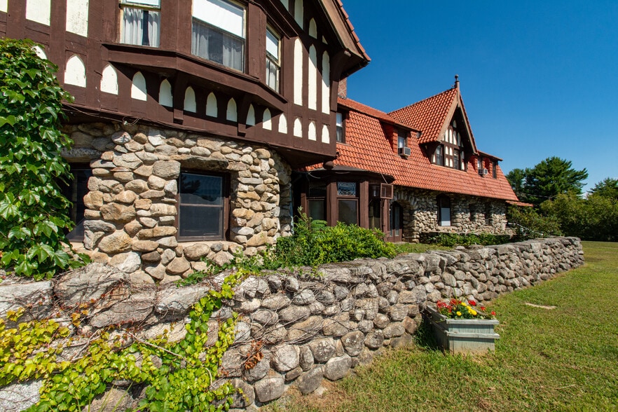 More Photos Of 50 Jacobs Rd, Moultonborough Hotel For Sale