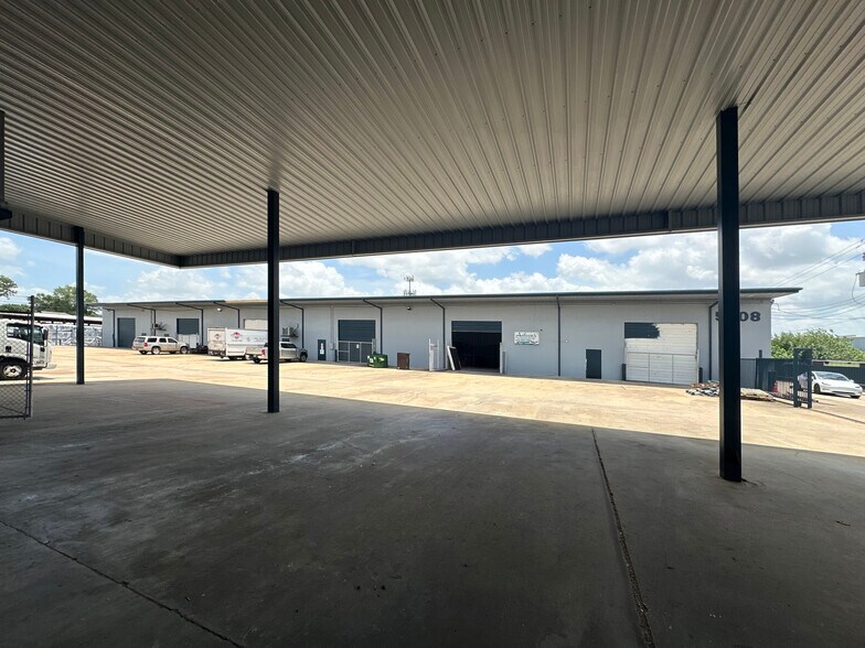 More Photos Of 5708 N Shepherd Dr, Houston Unknown For Lease