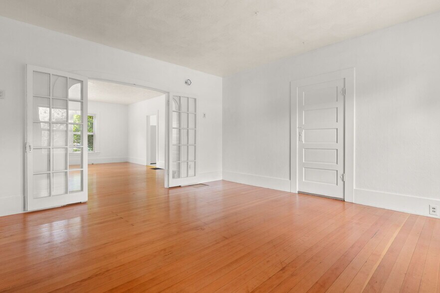 More Photos Of 501 NE 3rd St, Gresham Flex For Lease