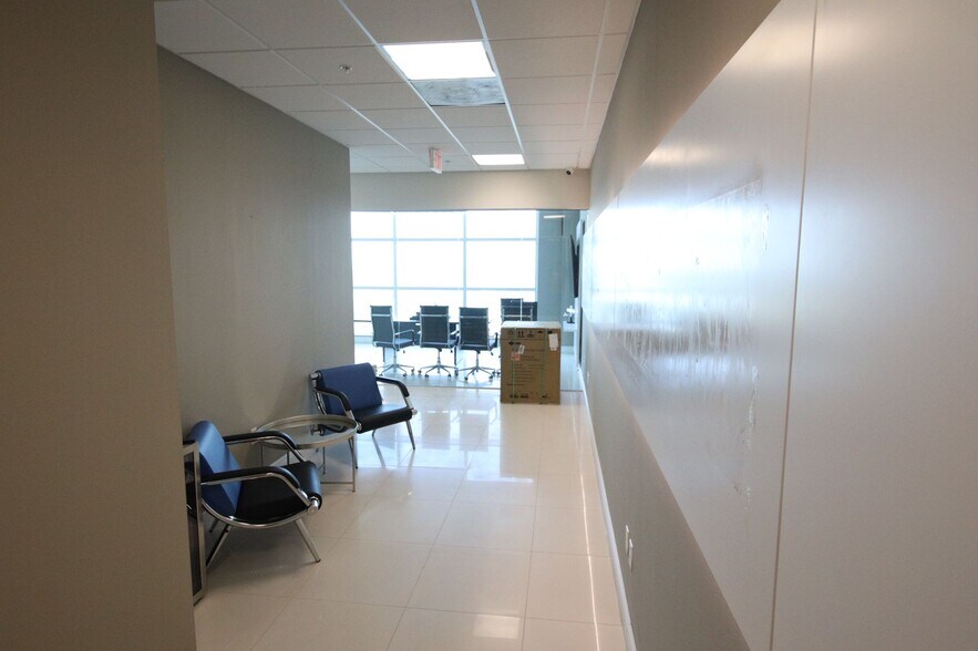 More Photos Of 175 SW 7th St, Miami Medical For Sale