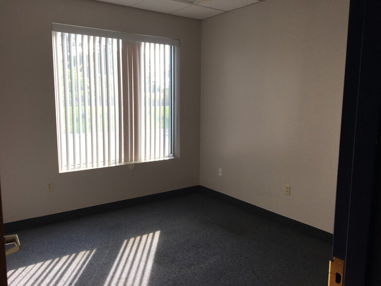 More Photos Of 495 Aero Dr, Cheektowaga Light Distribution For Lease