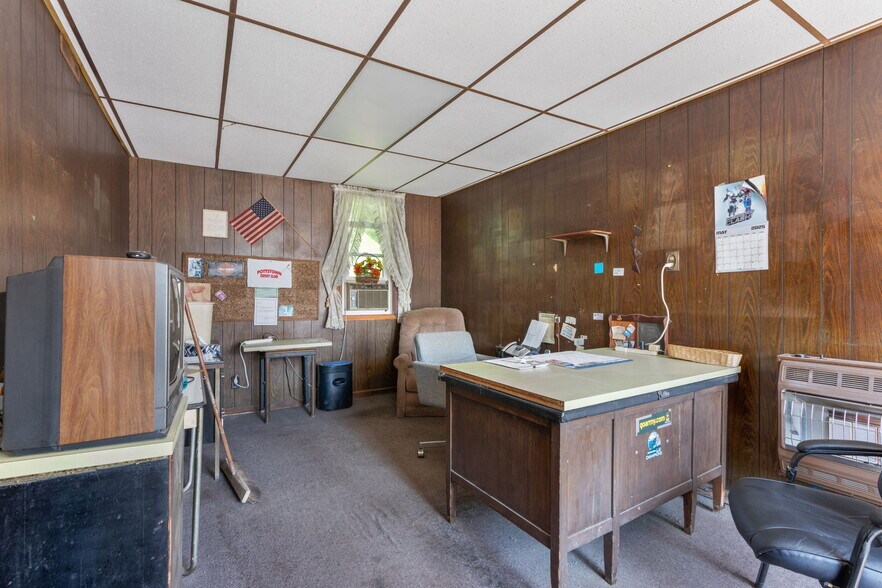 More Photos Of 993 S Hanover St, Pottstown Service For Sale