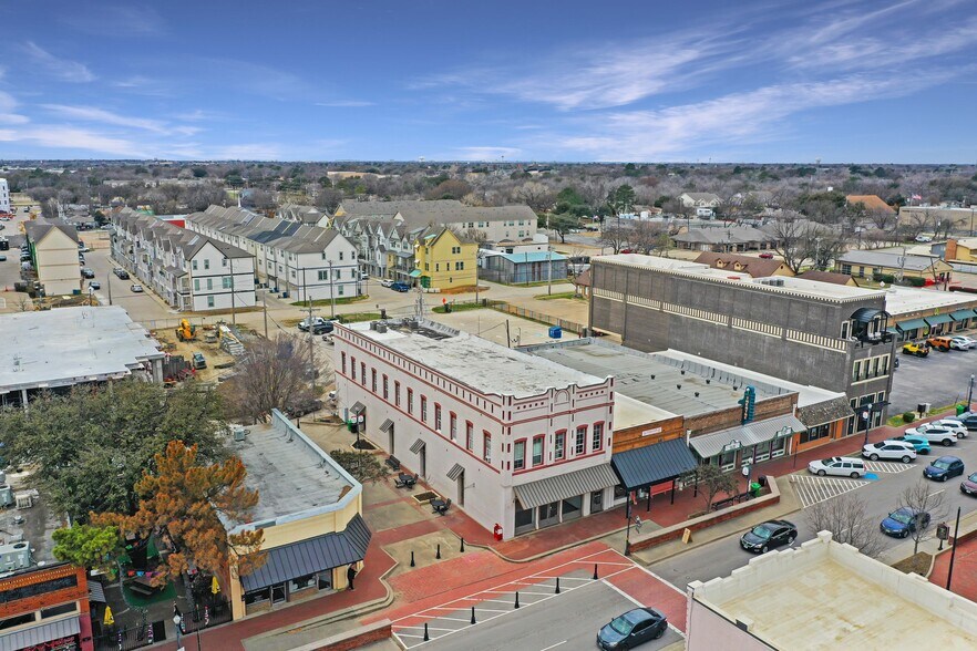 More Photos Of 150 W Main St, Lewisville Bar For Lease