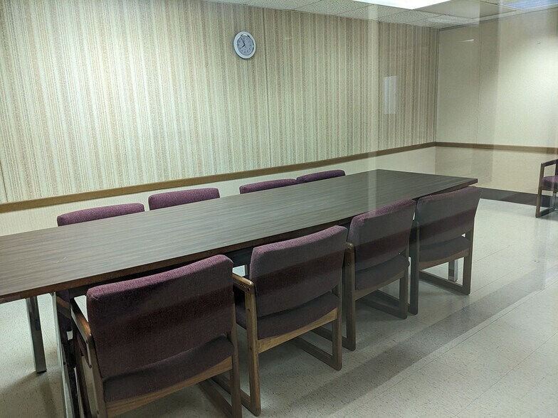 More Photos Of 1407 Rensen St, Lansing Office For Sale