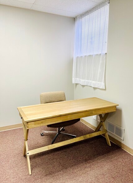 More Photos Of 3675 S Noland Rd, Independence Office Residential For Lease