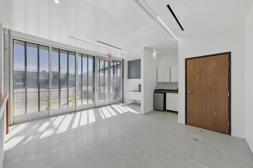 More Photos Of 12819 Main St, Los Angeles Warehouse For Sale