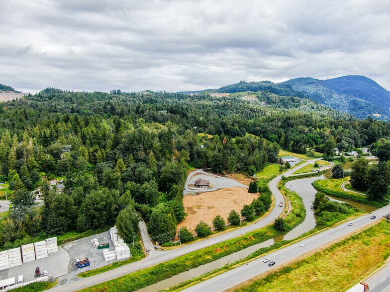 More Photos Of 3051 Eldridge Rd, Abbotsford Office For Sale