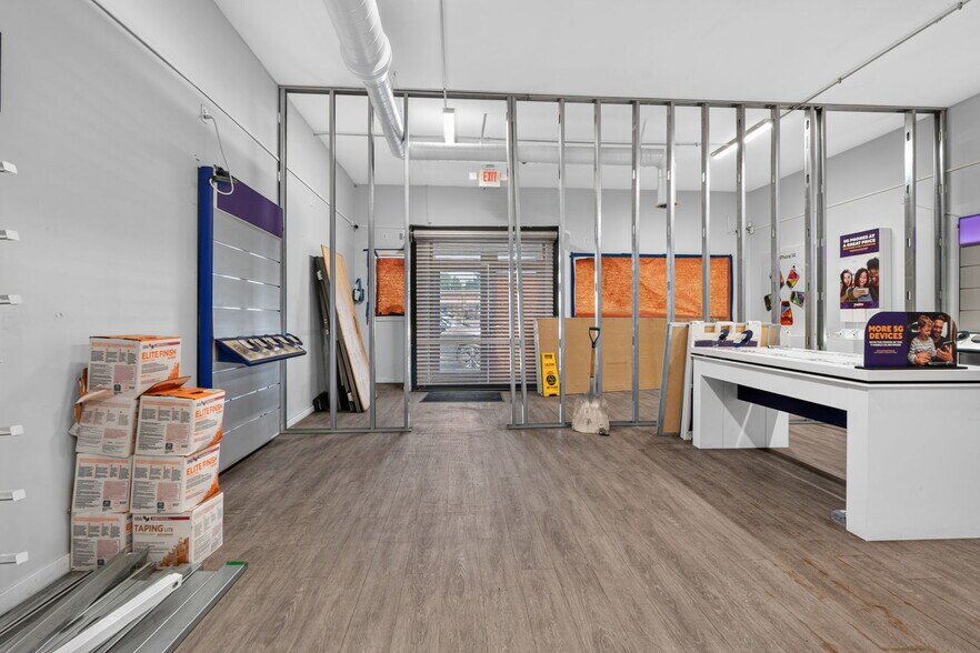 More Photos Of 1005 W Broadway Ave, Minneapolis Storefront For Sale