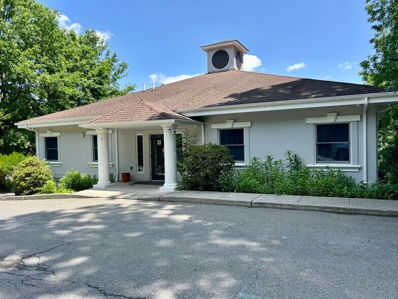 Primary Photo Of 526 Independence Rd, East Stroudsburg Medical For Lease