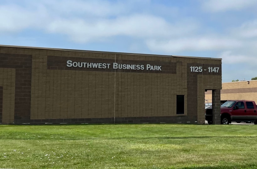 Primary Photo Of 1125-1147 W Dennis Ave, Olathe Warehouse For Lease