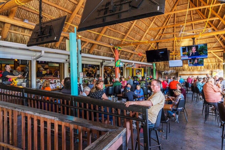 More Photos Of 3444 Marinatown Ln, North Fort Myers Unknown For Lease