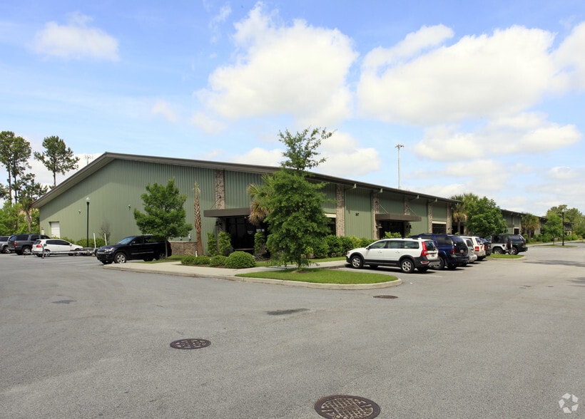 More Photos Of 547 Long Point Rd, Mount Pleasant Flex For Lease