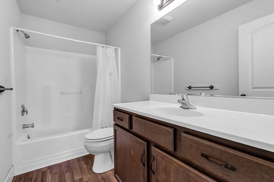More Photos Of 38 Washington St, Ellicottville Storefront For Sale