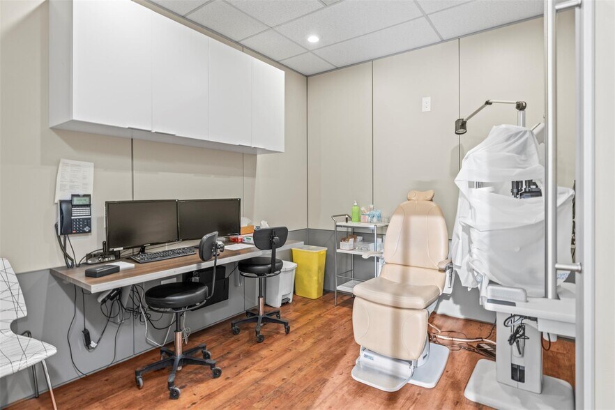 More Photos Of 3100 30 Av, Vernon Office For Sale