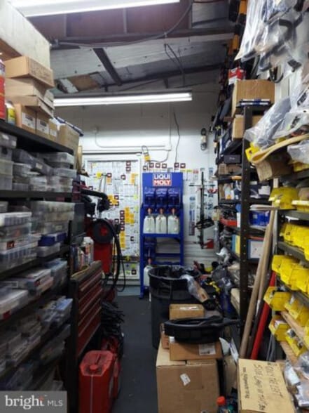 More Photos Of 120 E Market St, Hallam Auto Repair For Sale