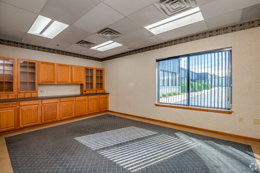 More Photos Of 2390 Industrial Dr, Neenah Warehouse For Sale