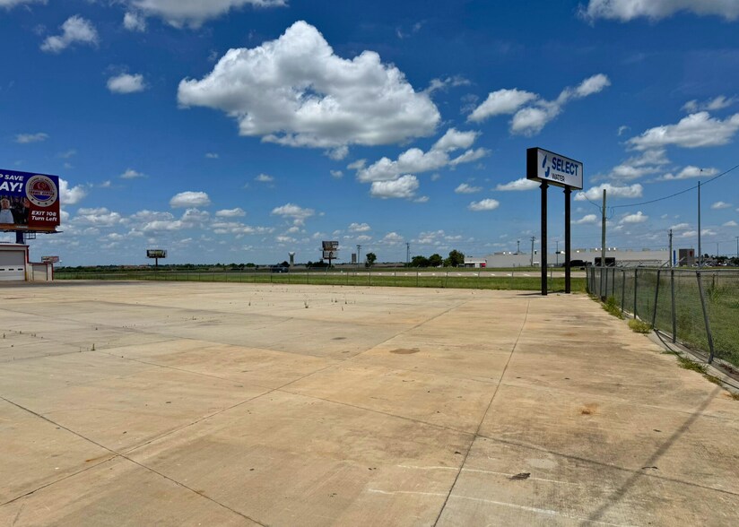 More Photos Of 1900 SW 27th St, El Reno Warehouse For Lease