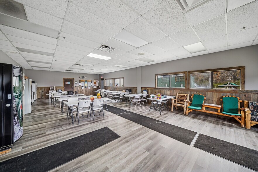 More Photos Of 1 Lakeland Pl, Edmore Manufacturing For Sale