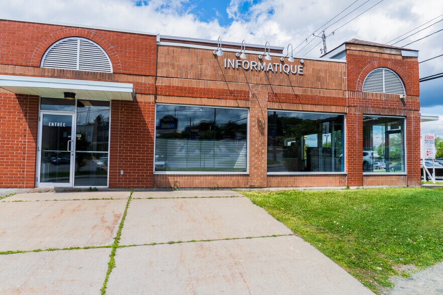 More Photos Of 786 St King E, Sherbrooke Storefront Retail Office For Sale