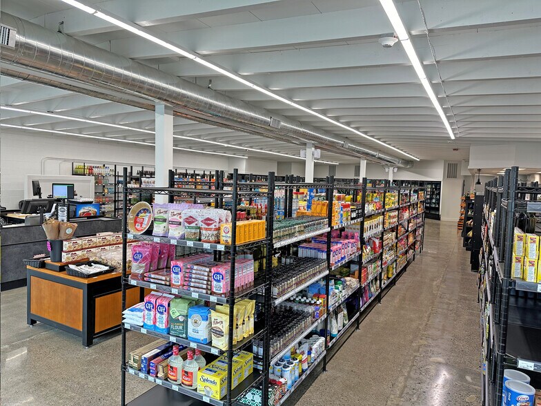 More Photos Of 13400 S Highway 101, Hopland Freestanding For Sale