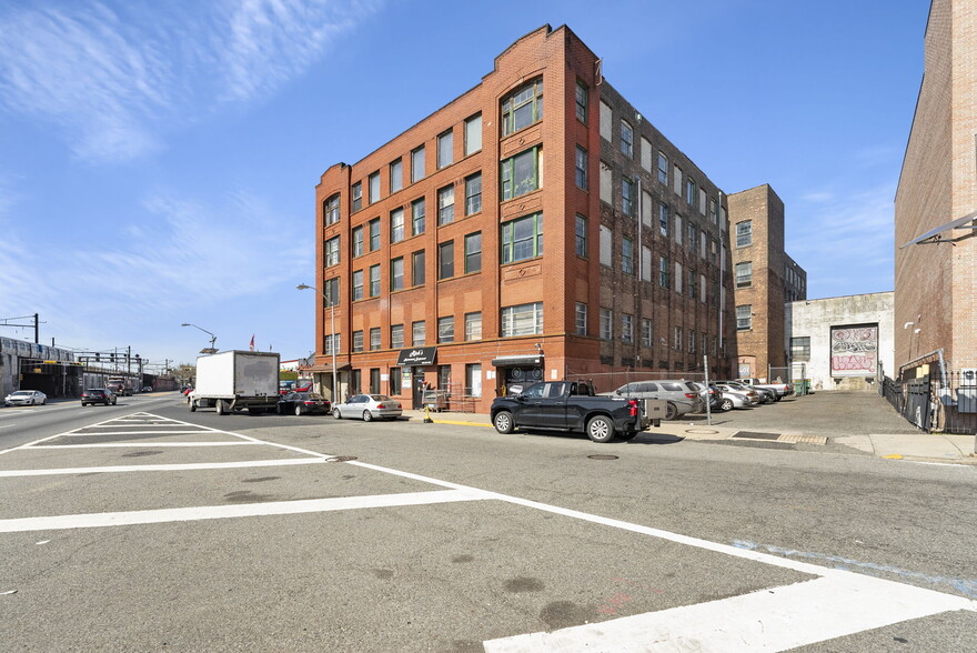 More Photos Of , Newark Unknown For Sale