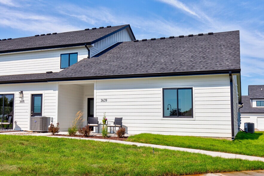 More Photos Of 3656 NE Marissa Ln, Ankeny Apartments For Sale