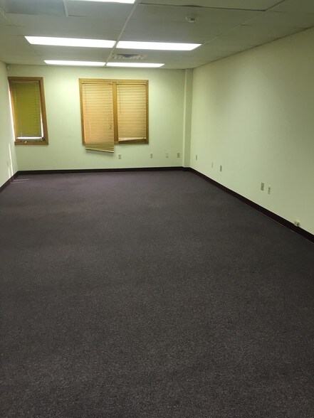 More Photos Of 180 Tices Ln, East Brunswick Medical For Lease