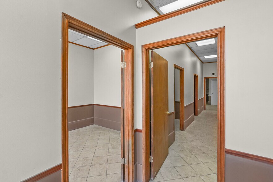 More Photos Of 421 W Tunnel Blvd, Houma Storefront For Sale