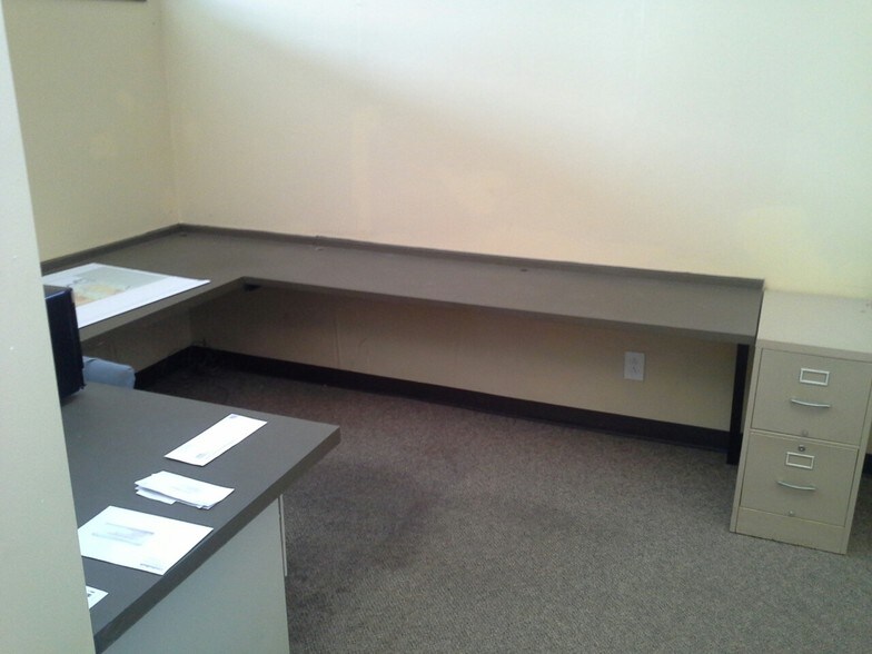 More Photos Of 101 S Center St, Thomaston Office Residential For Lease