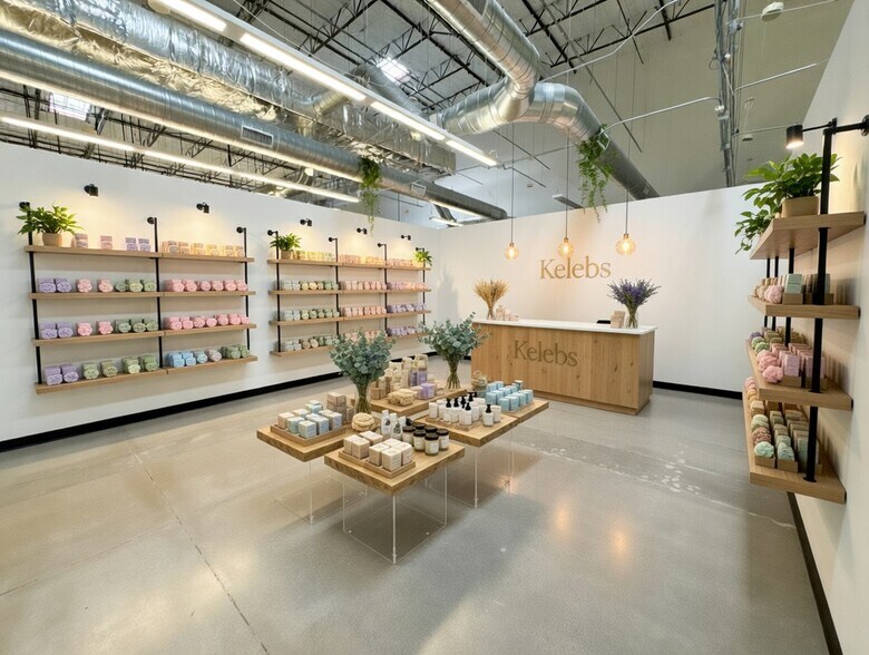 More Photos Of 4750 S 44th Pl, Phoenix Research And Development For Lease