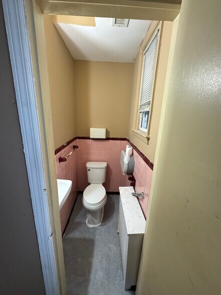 More Photos Of 2449 Shirley Ave, Baltimore Flex For Sale