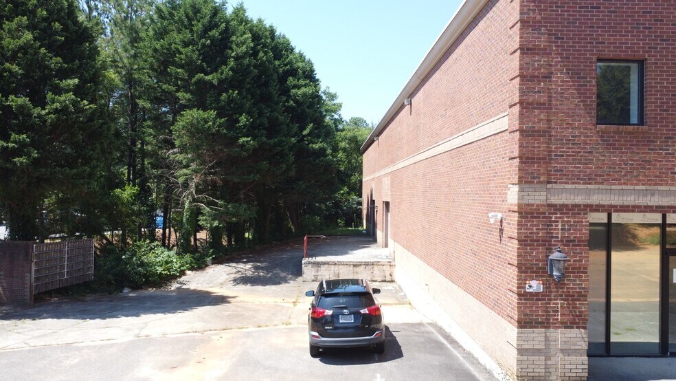 More Photos Of 4388 Sudderth Rd, Buford Warehouse For Sale