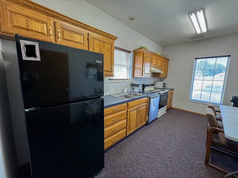 More Photos Of 401 Foxwood Dr, Raymore Medical For Sale