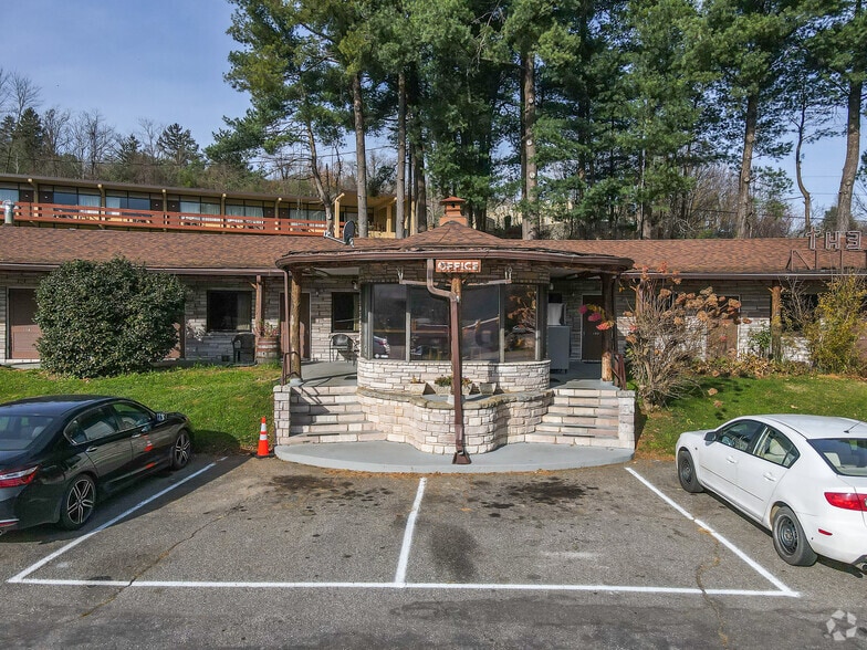 More Photos Of 155 Tunnel Rd, Asheville Hotel For Sale
