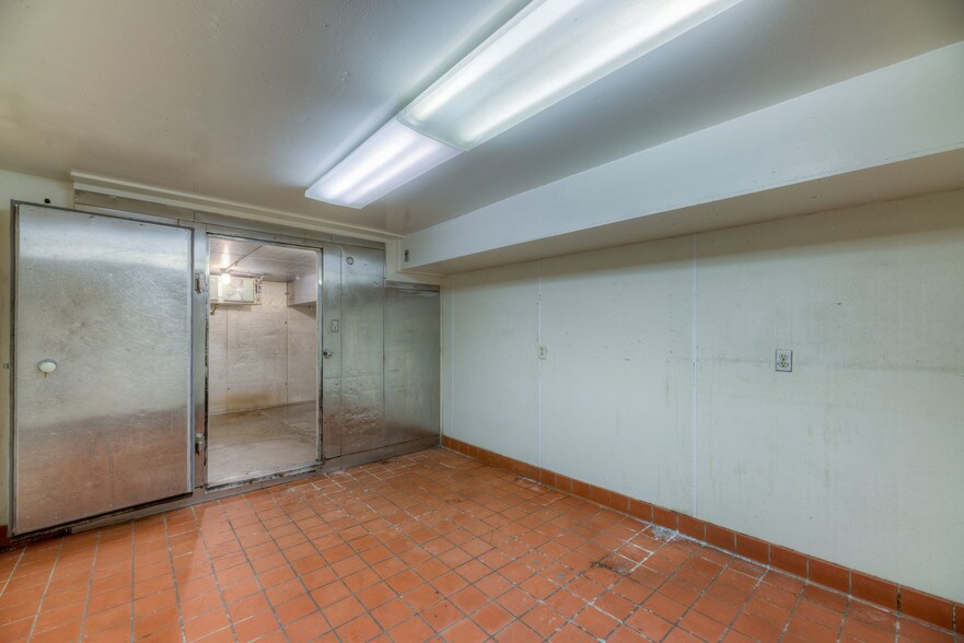 More Photos Of 421 7th St E, Saint Paul Restaurant For Sale