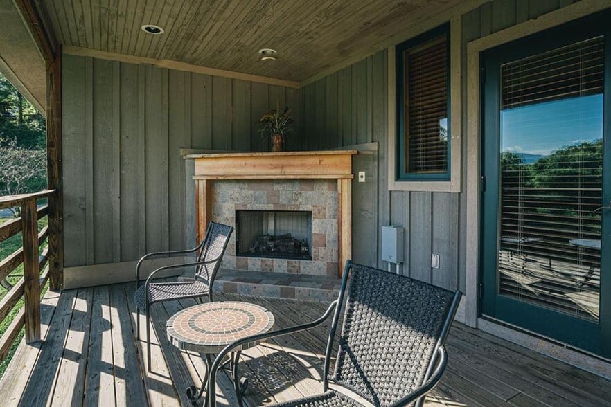 More Photos Of 9400 US-19 W, Bryson City Hotel For Sale