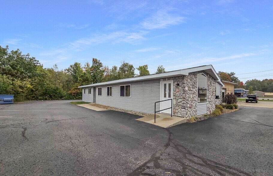 More Photos Of 9252 Lake City Rd, Houghton Lake Medical For Sale
