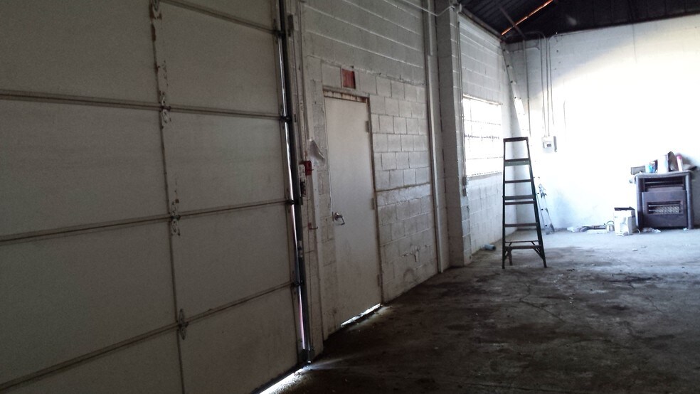 More Photos Of 2507 W 7th St, Texarkana Truck Terminal For Sale