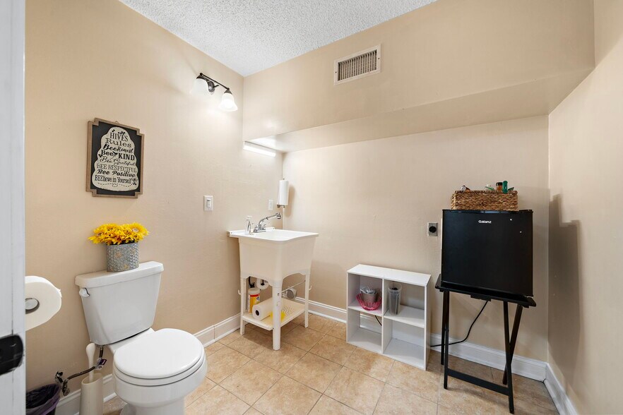 More Photos Of 13201 Highway 6, Santa Fe Office For Sale